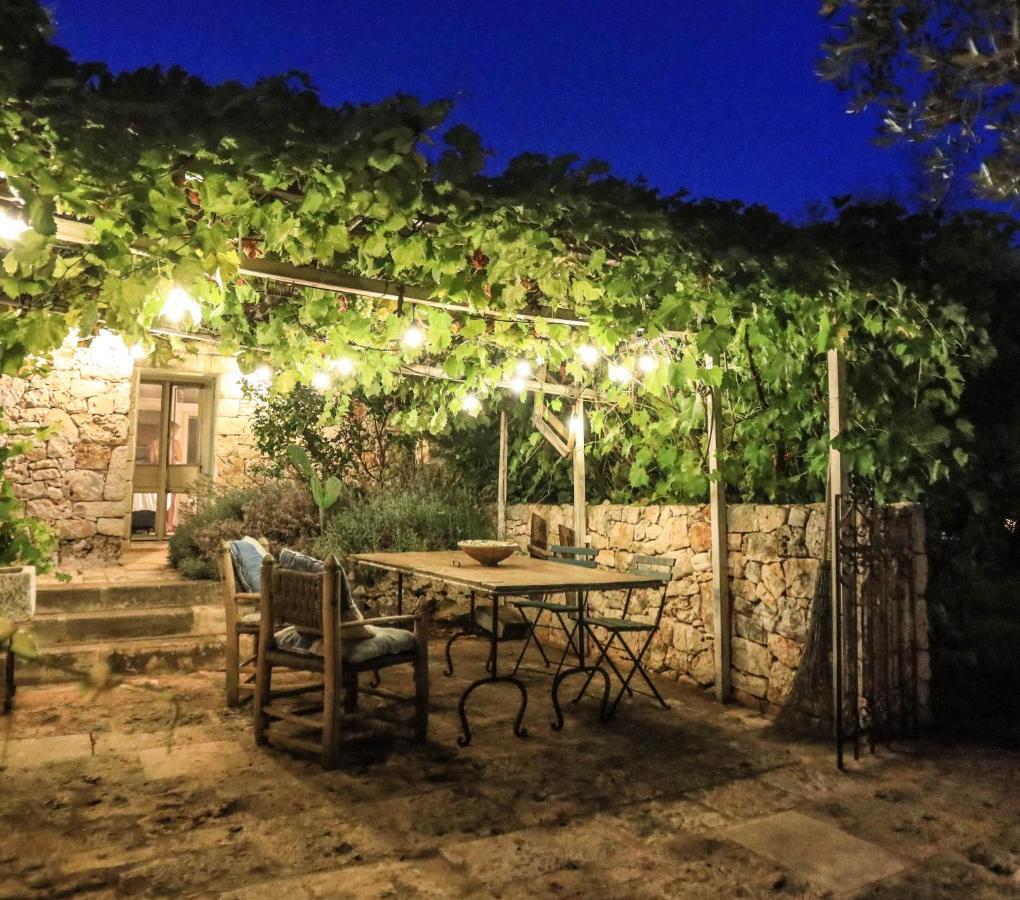 Вилла Trulli Il Geco Sognante Челье-Мессапика Экстерьер фото
